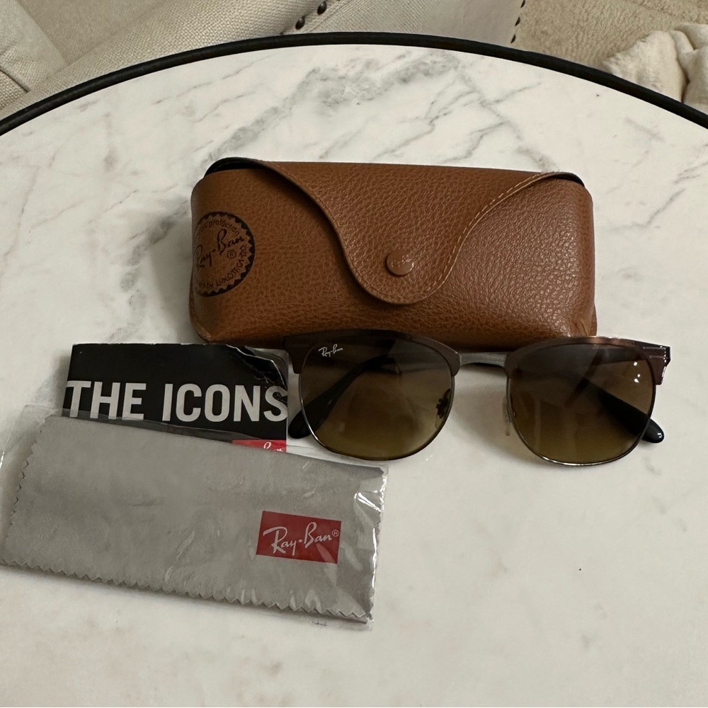 Ray Ban The Icon Sunglasses